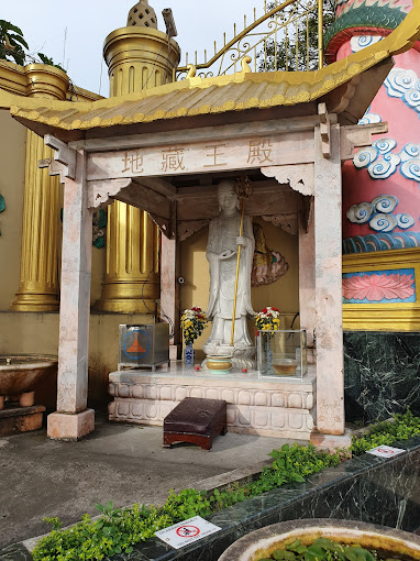 Taman Alam Lumbini terinspirasi dari pagoda 
