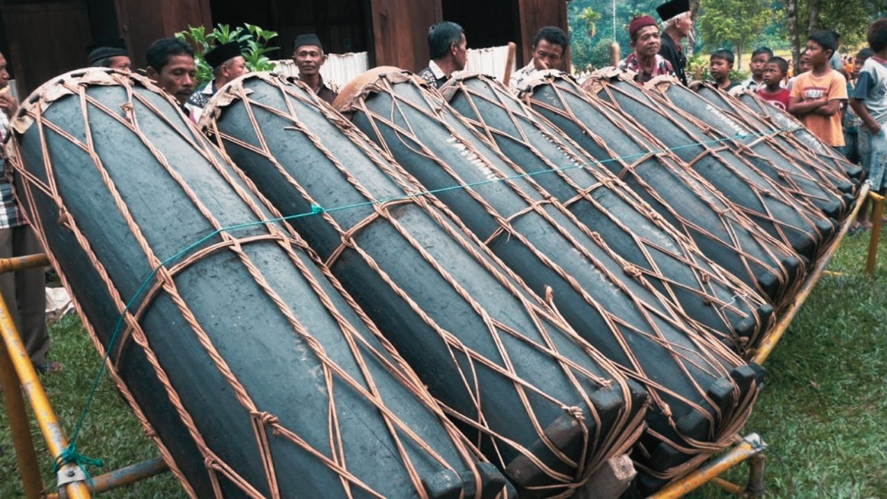 Gordang Sambilan, alat musik tradisional Mandailing.