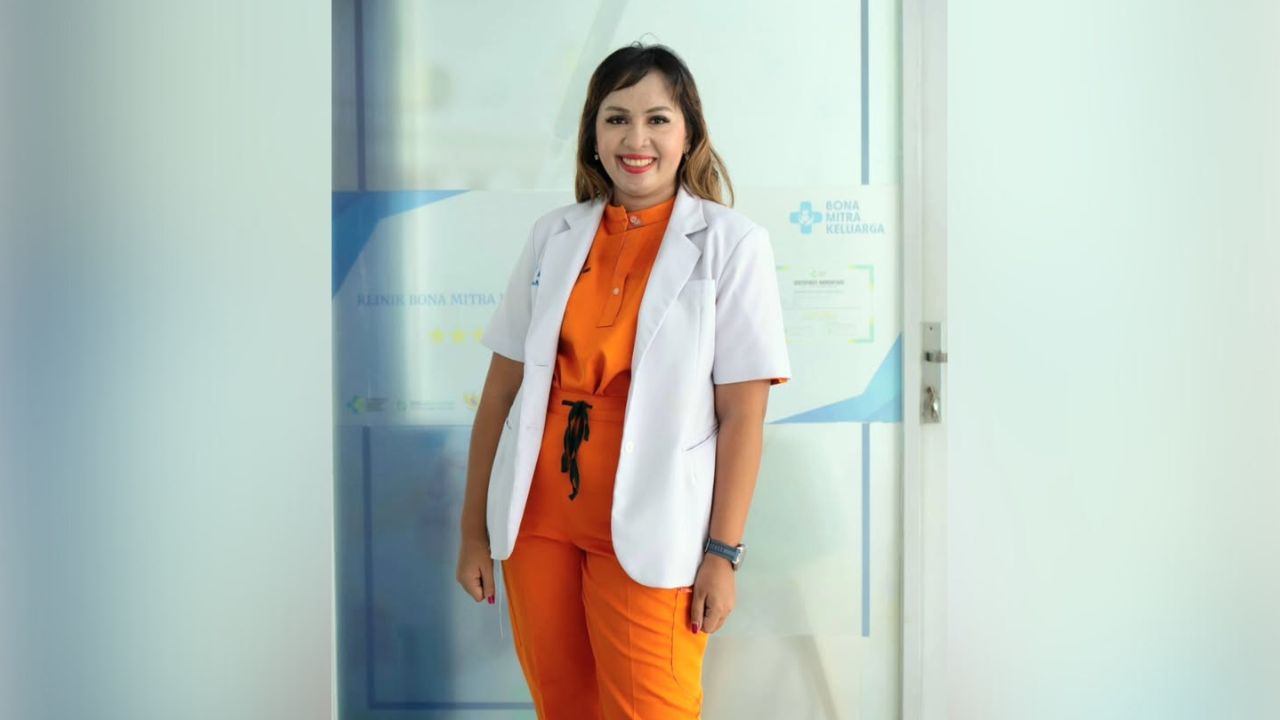 Profil dr. Ervinaria Pasaribu, MMRS.