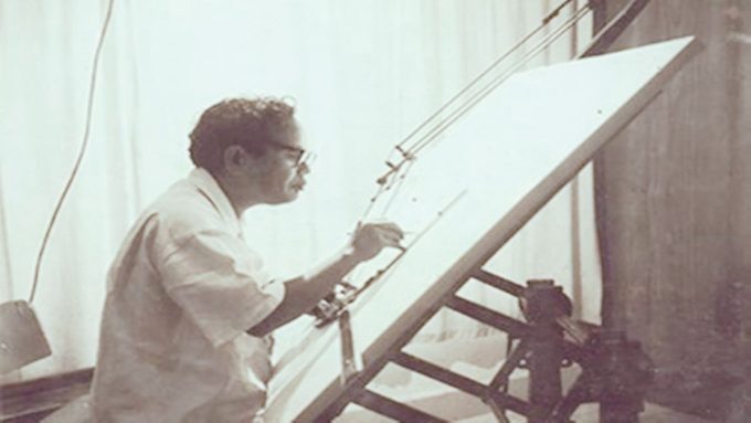 Potret Fredrich Silaban sedang merancang bangunan.