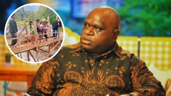 Natalius Pigai soroti Rumah Petani di Samosir Dikelilingi Parit.