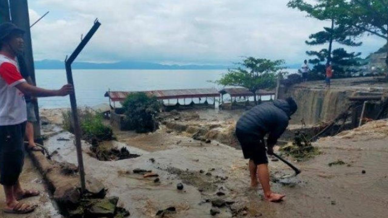 Desa Silalahi II usai diterjang banjir bandang (Tribun Medan).