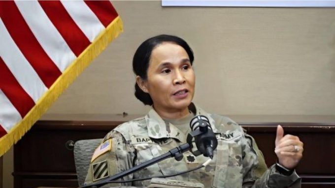 Rosita Baptiste, menjadi perwira tentara di Amerika Serikat.
