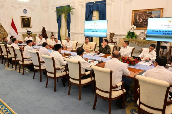 Rapat pemerintah terkait Koperasi Desa Merah Putih (Biro Pers Sekretariat Presiden).