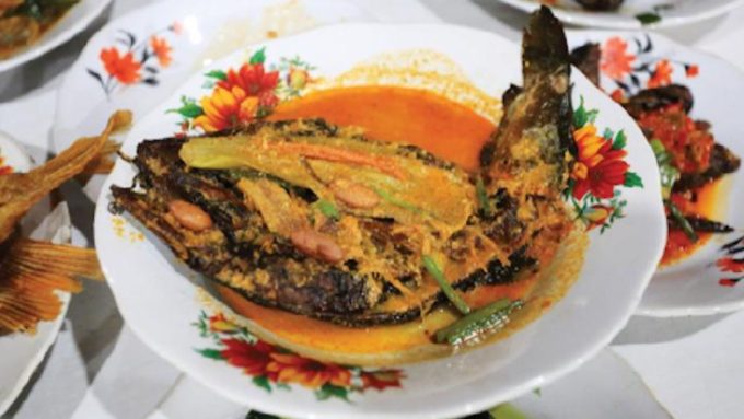 Kenikmatan gulai ikan sale khas Mandailing (Shutterstock).
