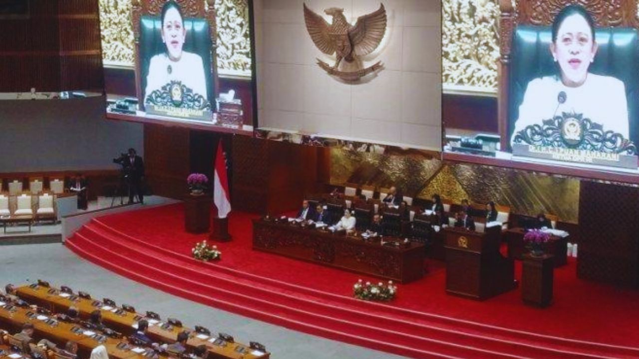 Ketua DPR sahkan revisi UU TNI (Rizky S/Tribunnews.com).