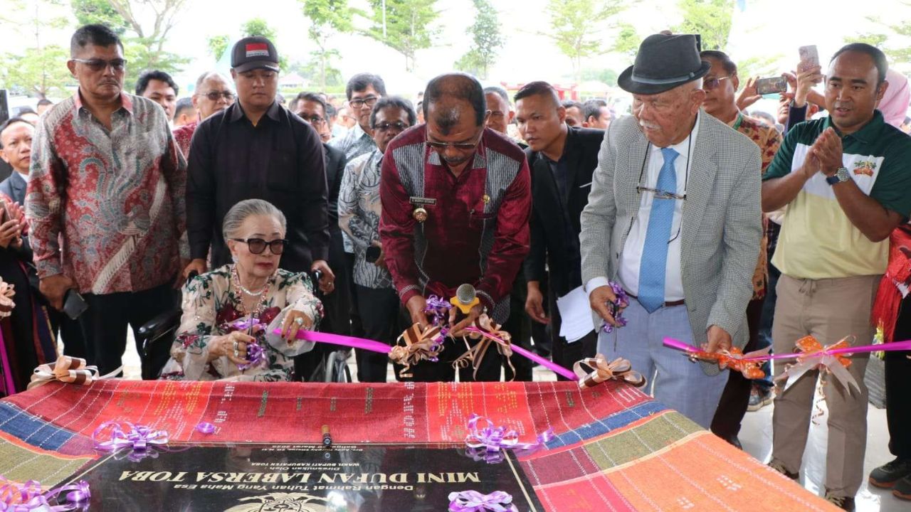 Peresmian ini Dufan Labersa Toba dan Labersa Sport Center.