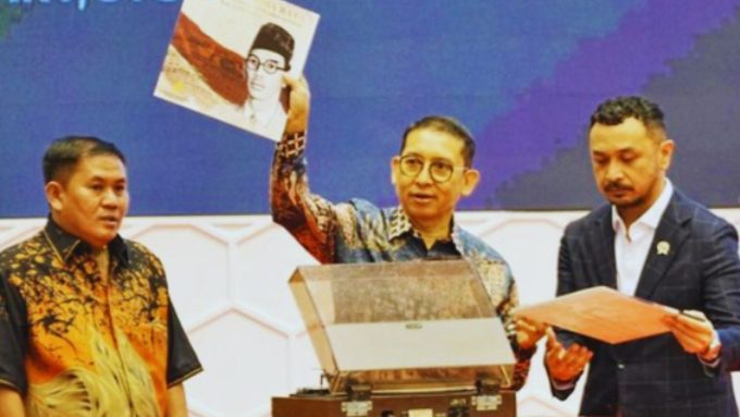 Vinyl "Indonesia Raya" dirilis oleh Kemenbud.
