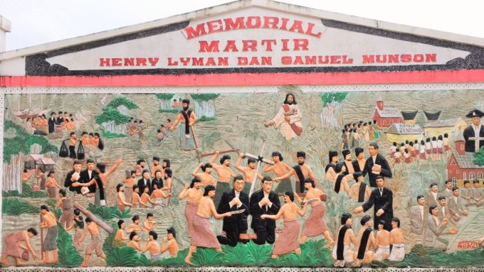 Monumen atas Tragedi Lobu Pining, wafatnya martir Lyman & Munson.