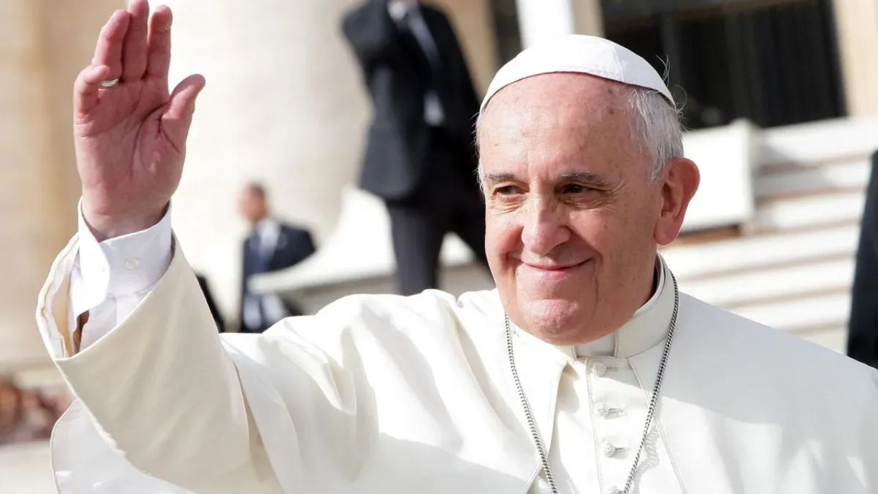 Paus Fransiskus tutup usia.