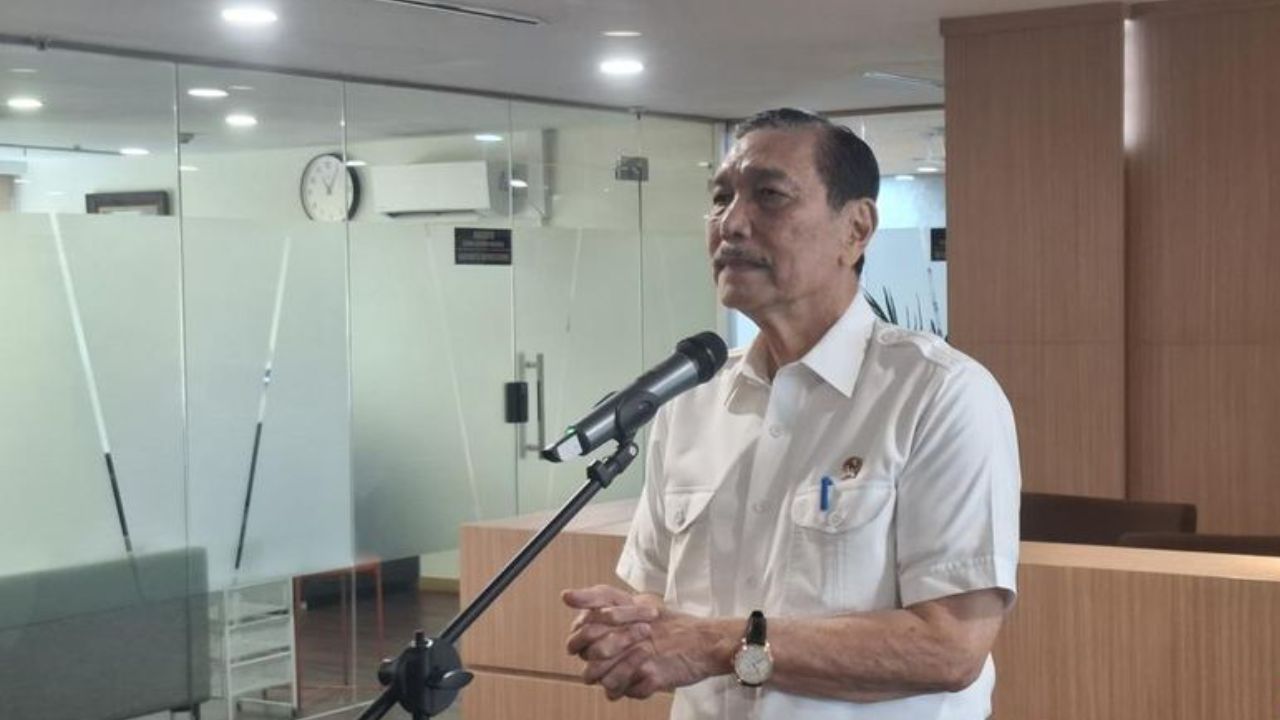 Luhut Sebut Digitalisasi Layanan Pemerintah Berpotensi Pangkas Belanja Negara hingga Rp2.000 Triliun.